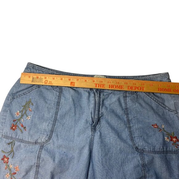 St Johns Bay Womens 18W Embroidered Denim Shorts Floral Embroidery Cottage Boho - Picture 5 of 8